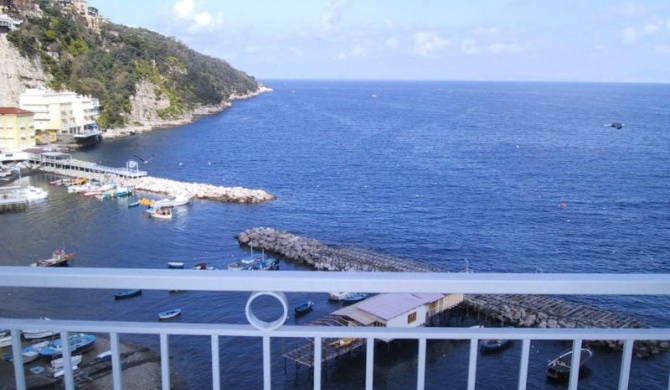 Sorrento Apartment Sleeps 6 Pool WiFi