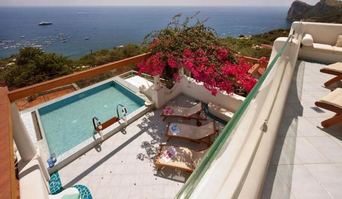 Nerano Villa Sleeps 10 with Pool Air Con and WiFi