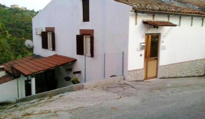 2 bedrooms house with sea view at Palinuro 5 km away from the beach