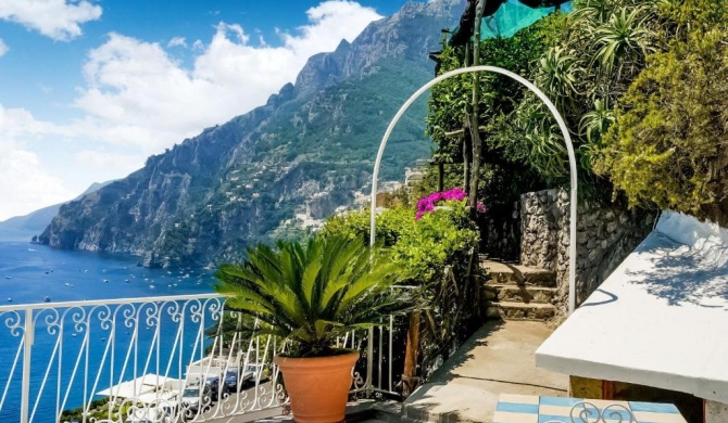 Gorgeous Sea View Holiday Home in Positano