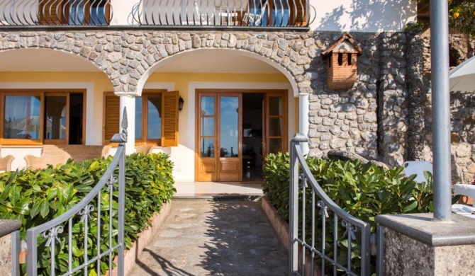 Villa Savina - Elegant Family Villa Overlooks Amalfi Coast -