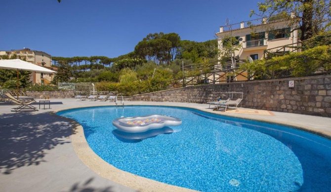 Sant'Agata sui Due Golfi Villa Sleeps 13 Pool WiFi